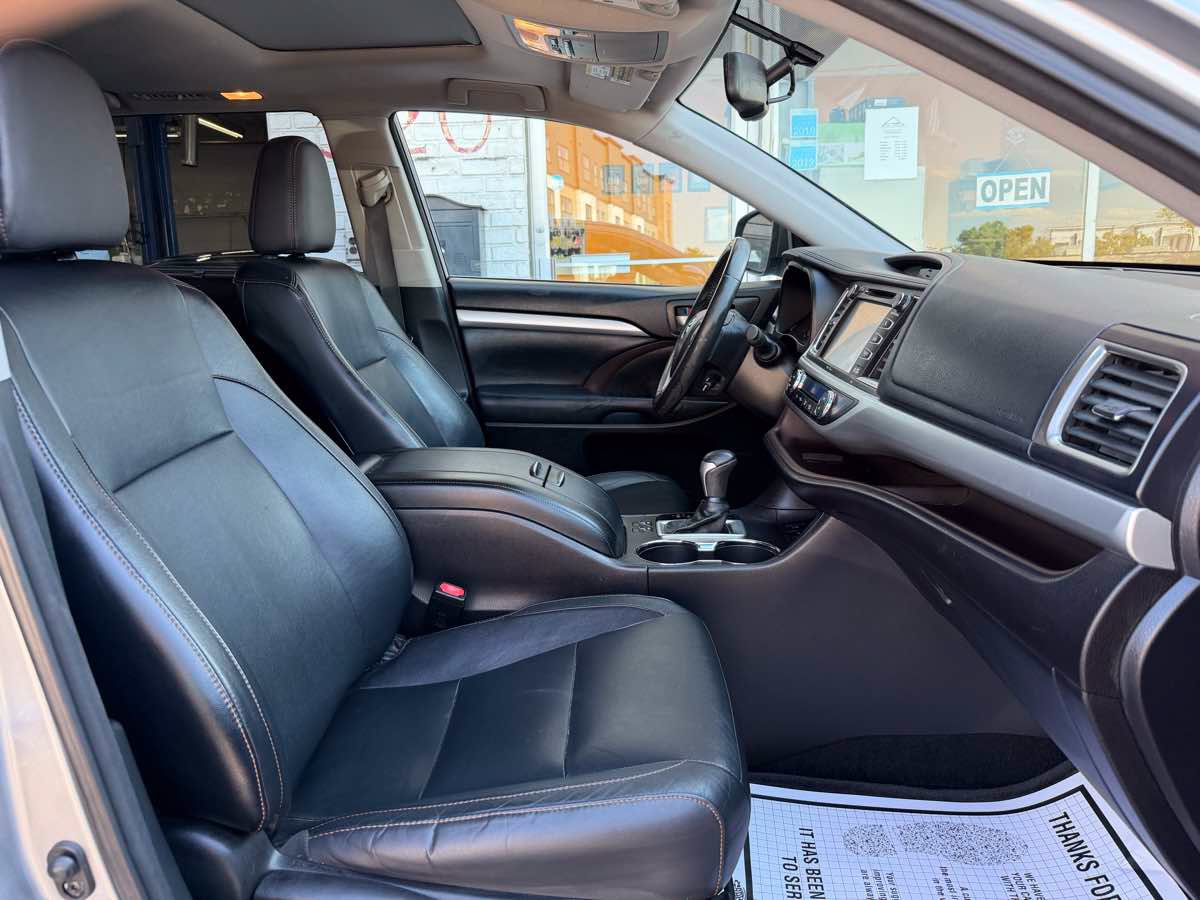 Used 2015 Toyota Highlander XLE AWD/4WD image 10