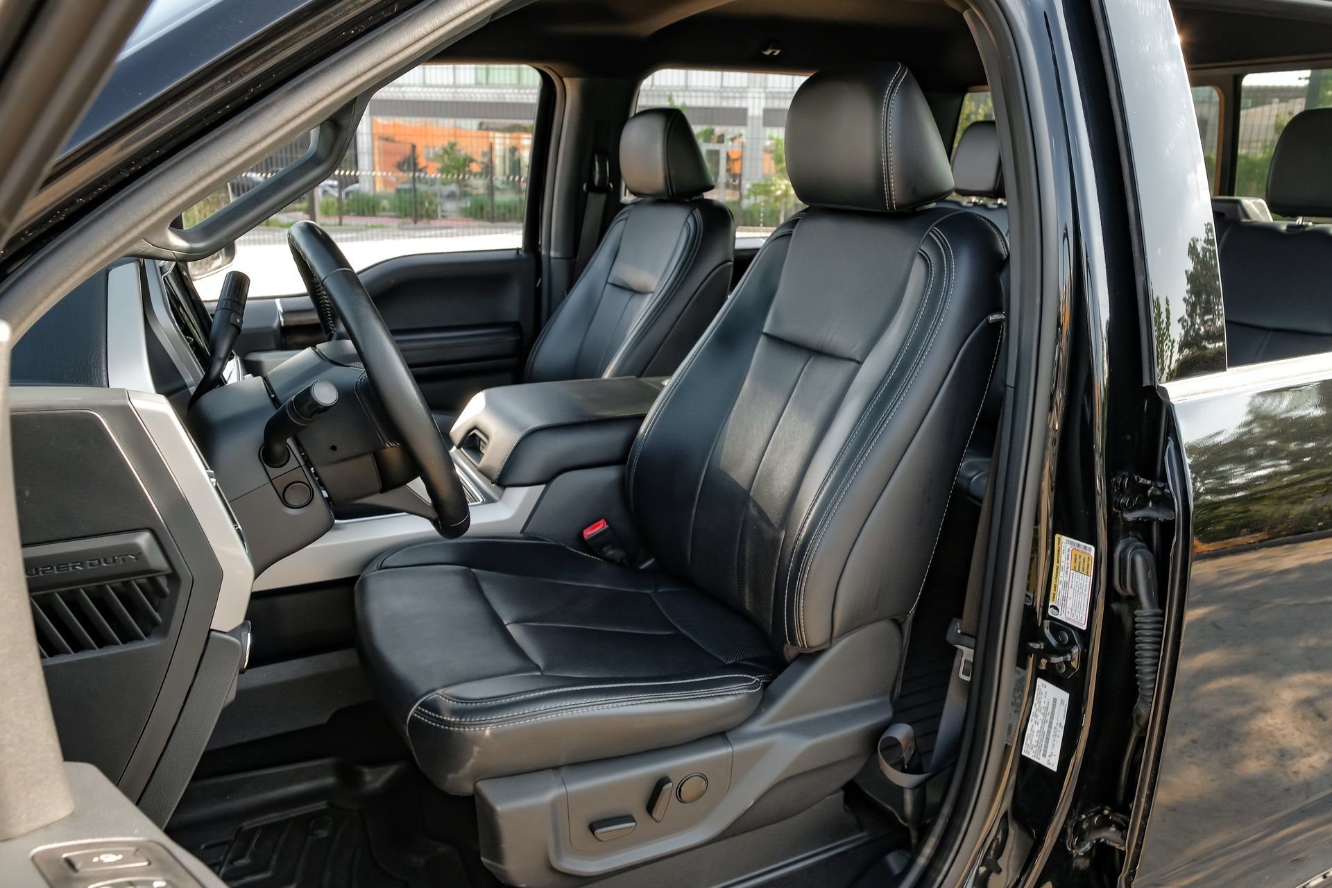Used 2022 Ford F350 Lariat w/ Black Appearance Package AWD/4WD image 40
