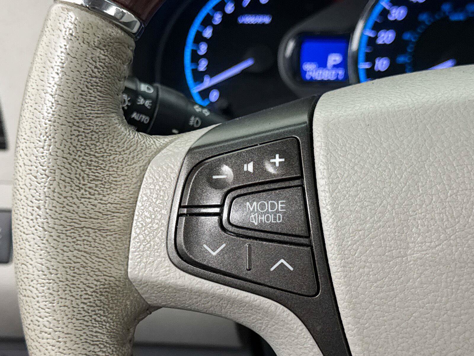 Used 2012 Toyota Sienna Limited w/ Premium Pkg FWD image 29