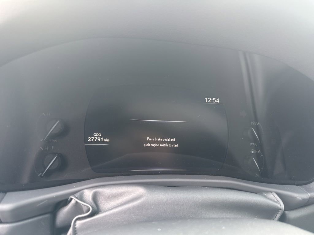 Used 2023 Lexus LX 600 4WD w/ Luxury Package image 13