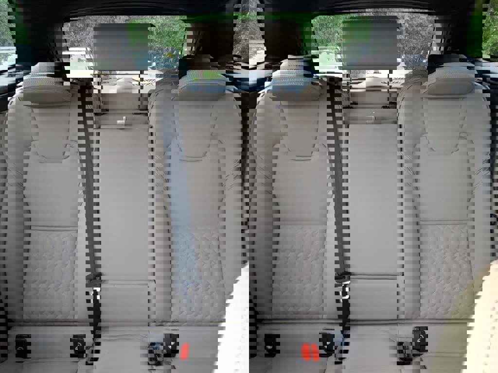 New 2026 Volvo XC60 B5 Plus w/ Protection Package Premier image 15