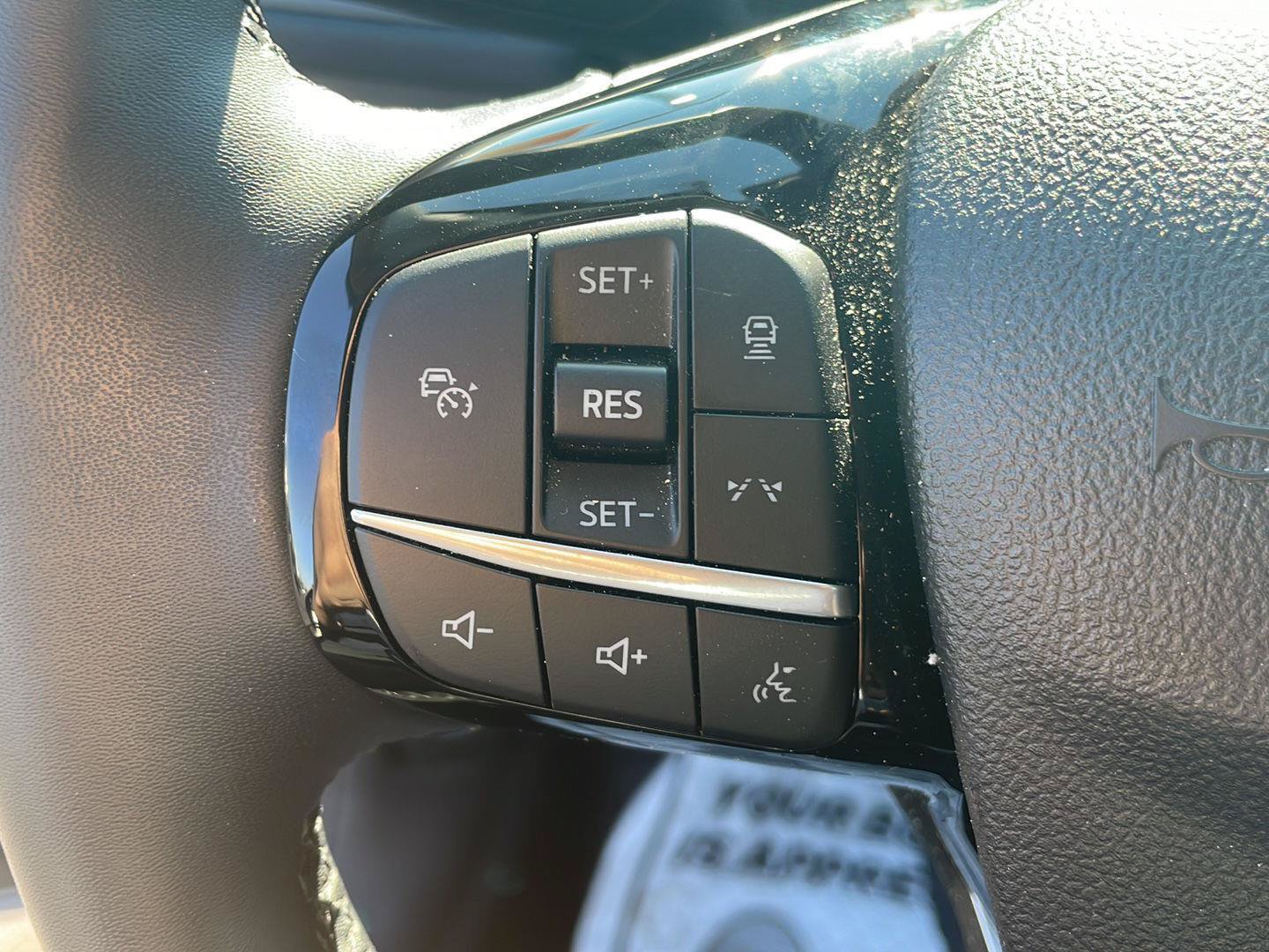 Used 2025 Ford Escape SE w/ PHEV Premium Package FWD image 16