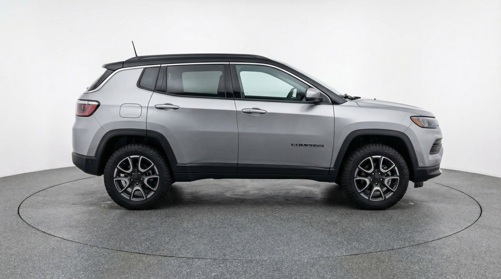 Used 2025 Jeep Compass Trailhawk image 11