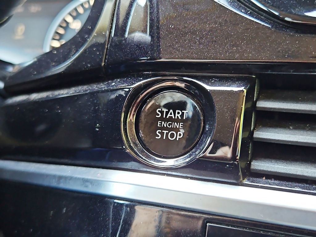 Used 2025 Nissan Pathfinder SV FWD image 17