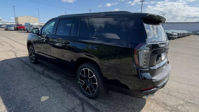 New 2026 Chevrolet Suburban RST w/ RST Capability Package AWD/4WD image 8