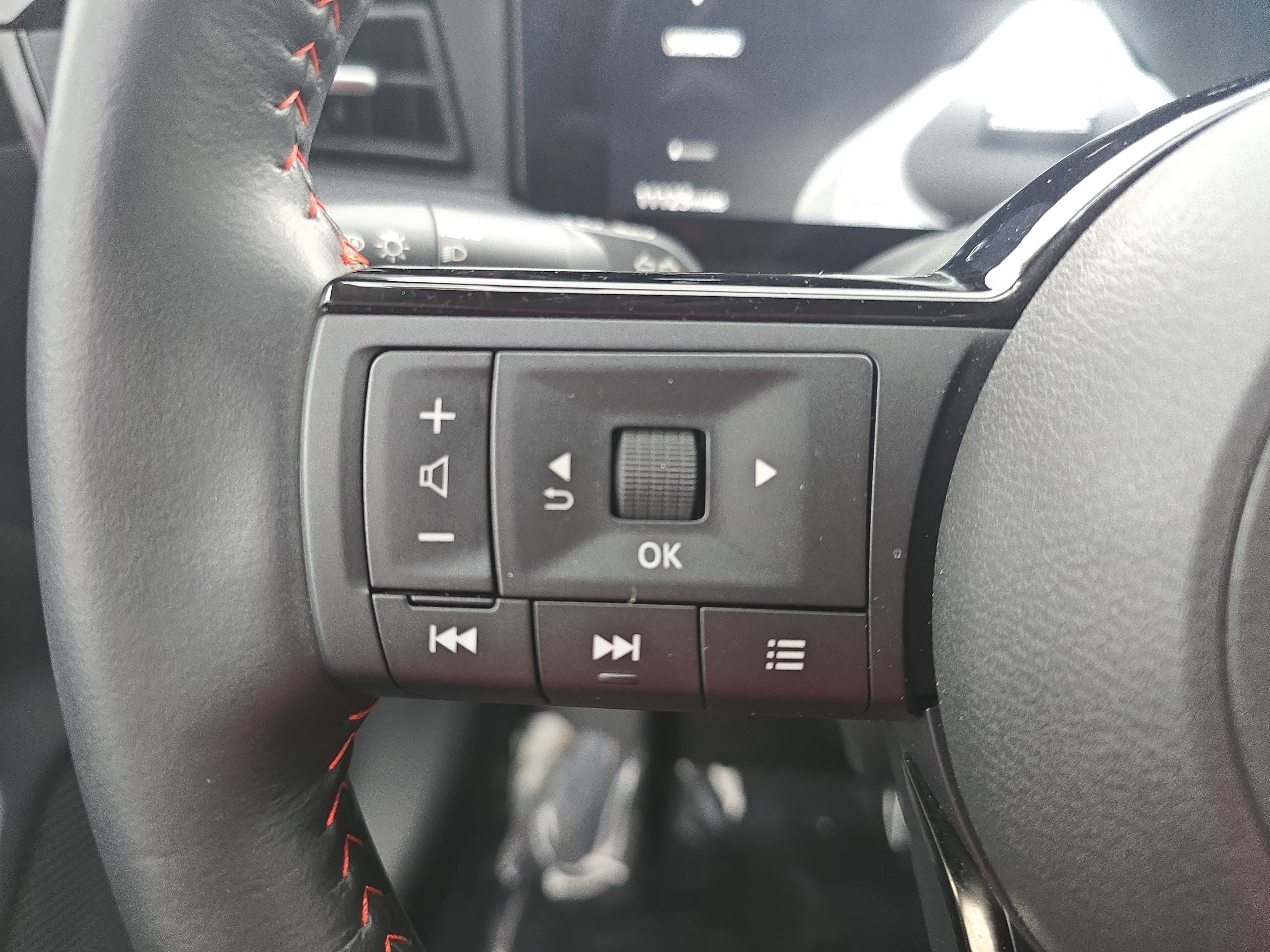Certified 2025 Nissan Kicks SR w/ SR Premium Package FWD image 16