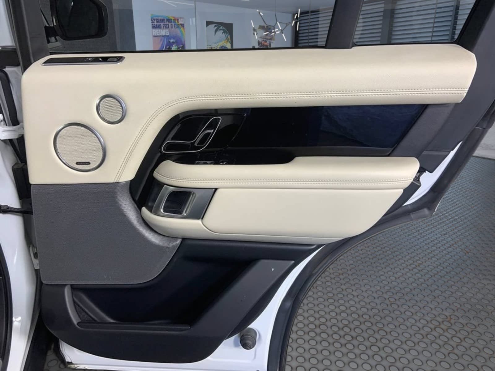 Used 2019 Land Rover Range Rover HSE AWD/4WD image 13
