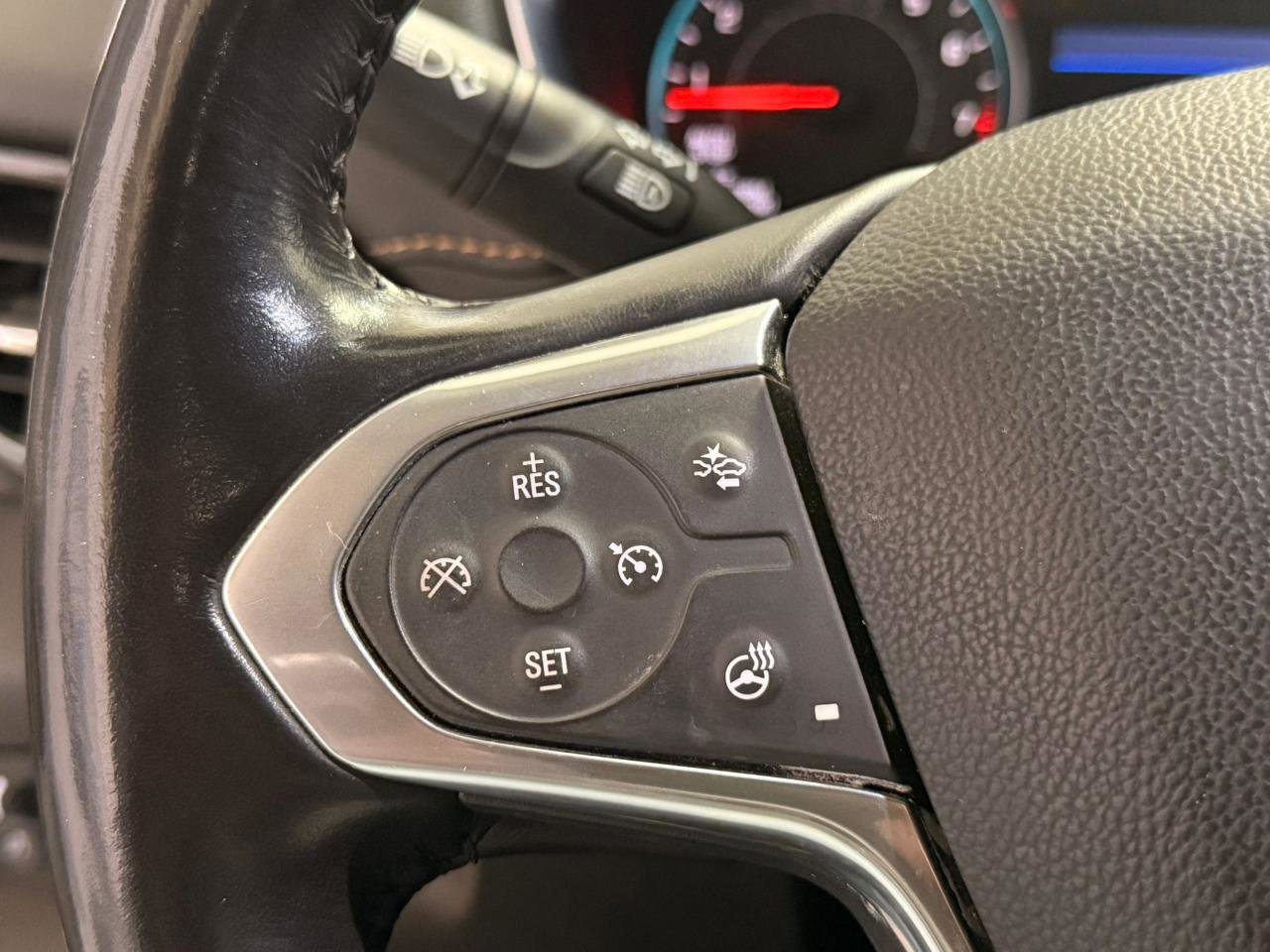 Used 2020 Chevrolet Traverse LT w/ Driver Confidence II Package image 31