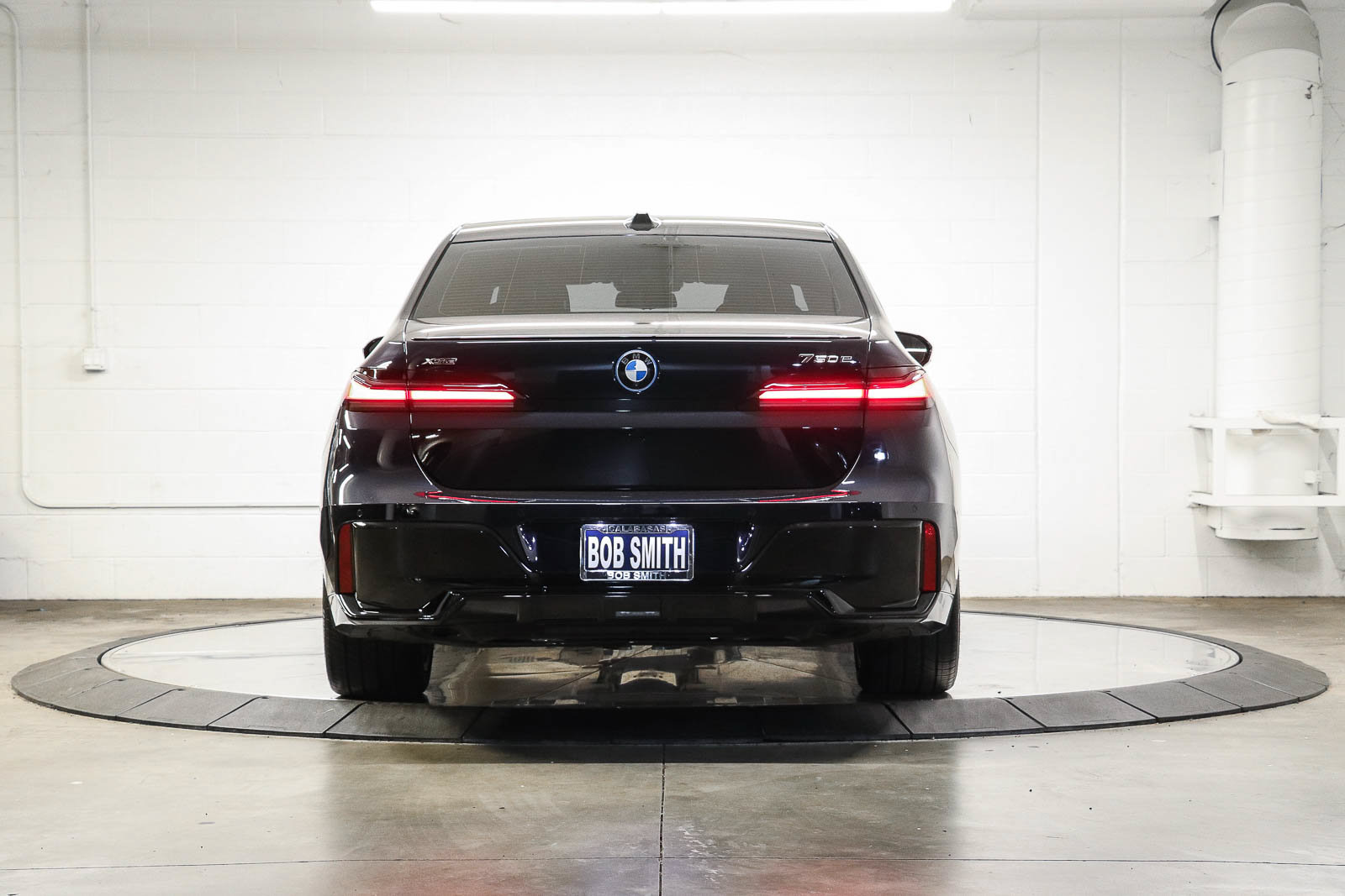 Used 2026 BMW 750e xDrive w/ Executive Package AWD/4WD image 5