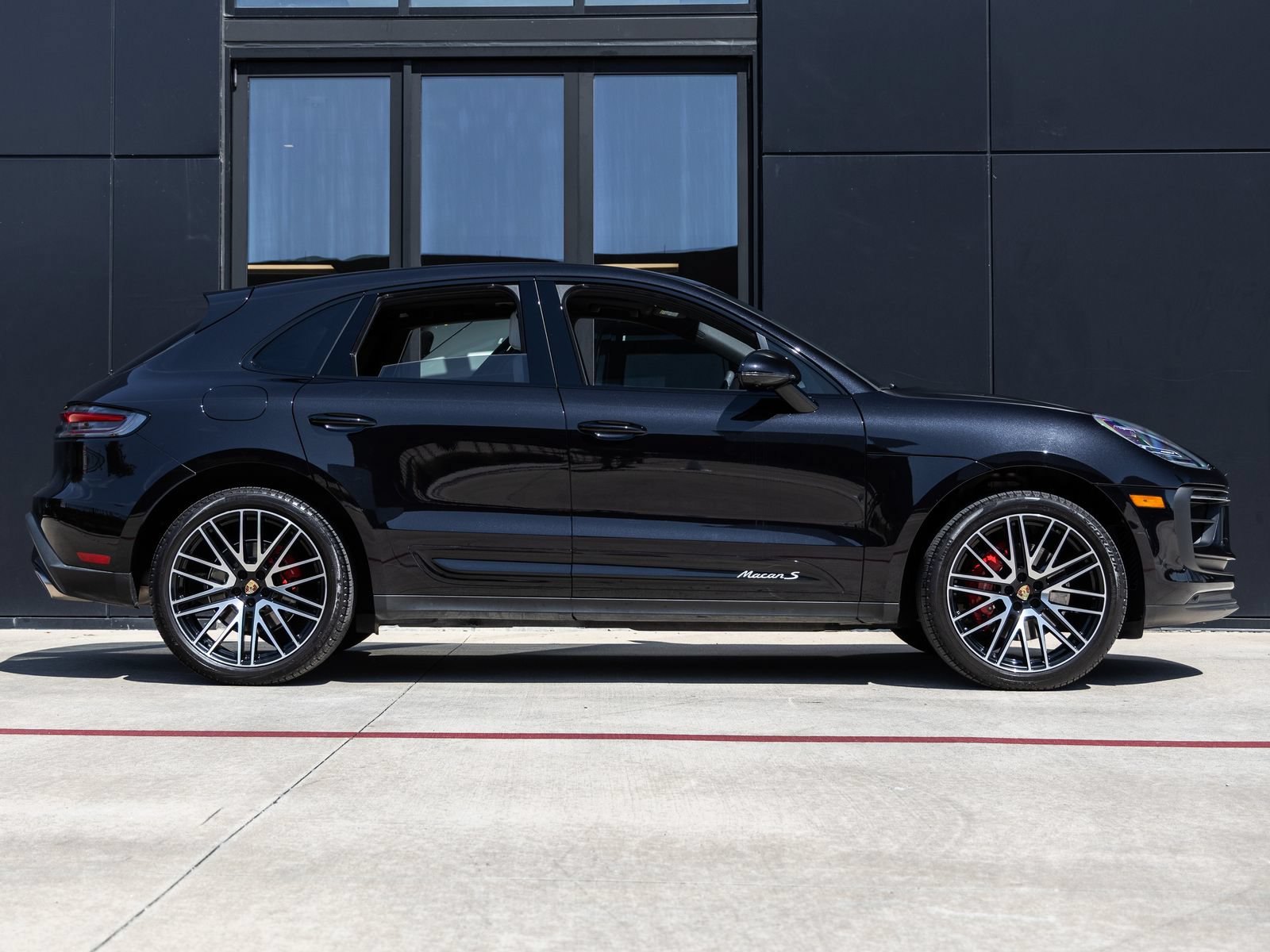 Certified 2024 Porsche Macan S AWD/4WD image 12