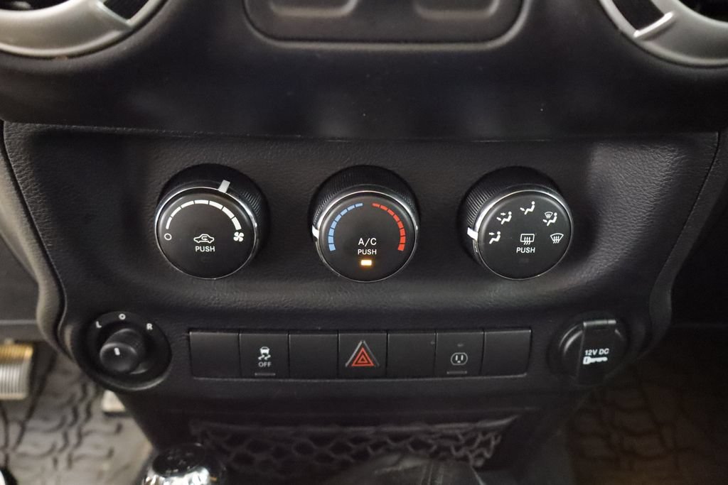 Used 2015 Jeep Wrangler Rubicon AWD/4WD image 25