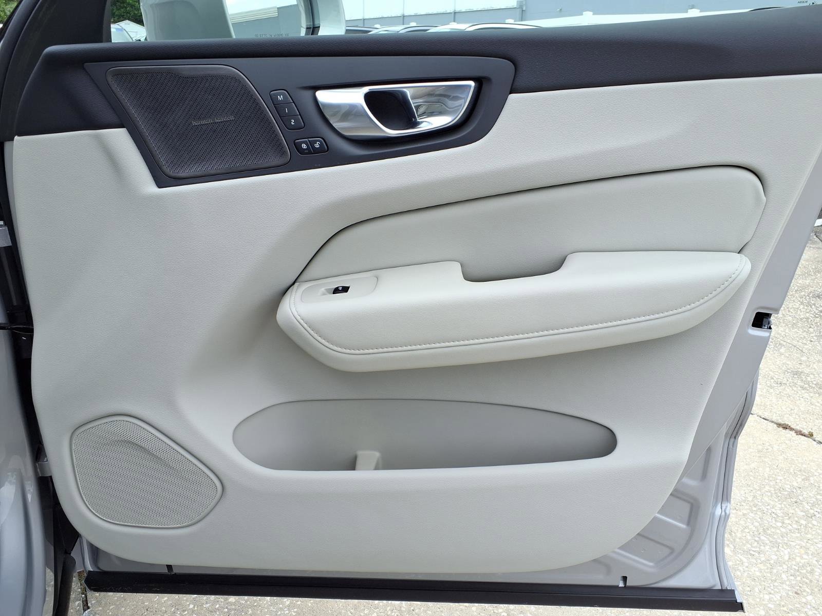 Certified 2023 Volvo XC60 B5 Ultimate w/ Protection Package Premier AWD/4WD image 13