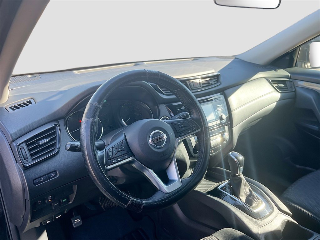 Used 2017 Nissan Rogue SV image 9