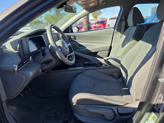 Certified 2025 Hyundai Elantra Sport image 11