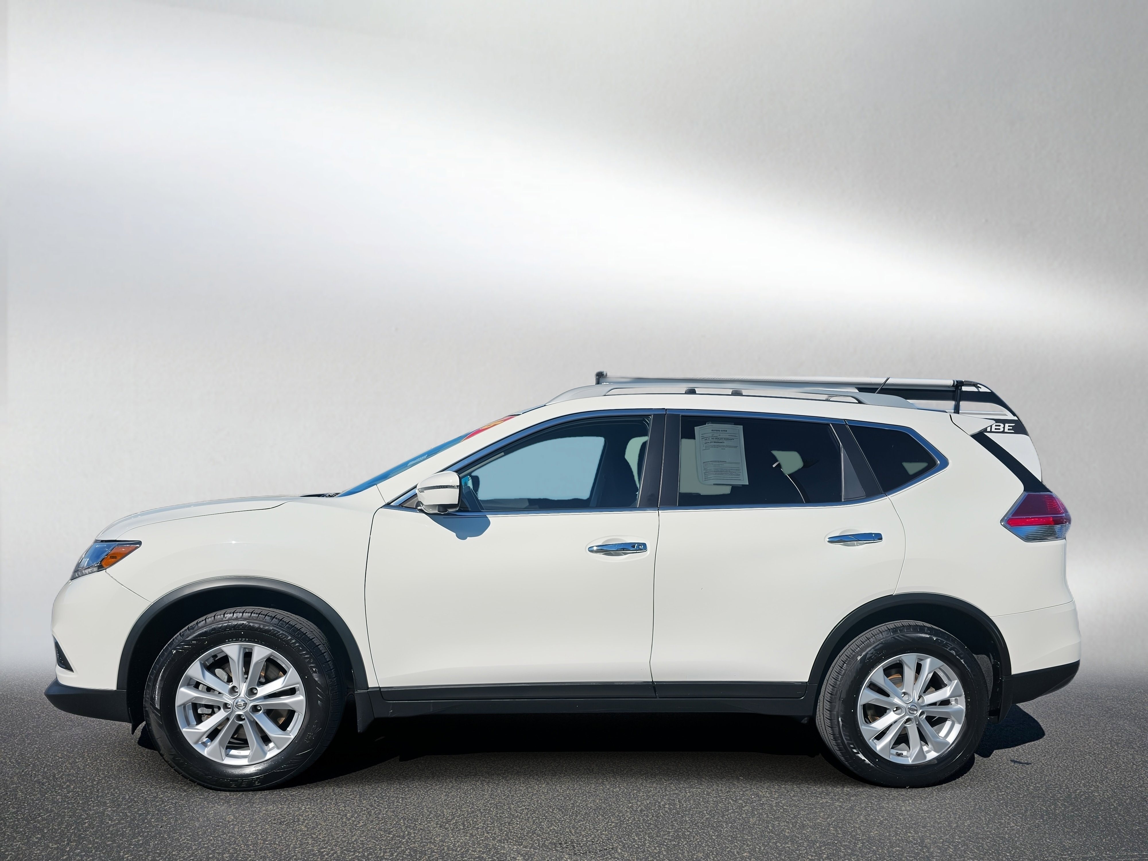 Used 2016 Nissan Rogue SV w/ SV Premium Package AWD/4WD image 2