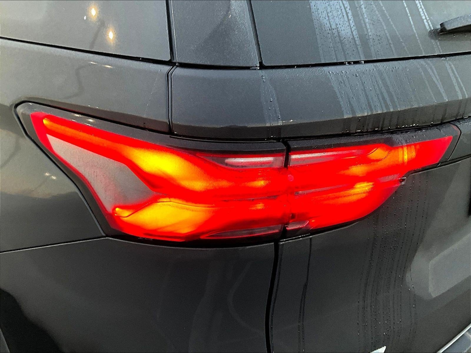 Used 2023 Chevrolet Traverse LT FWD image 23