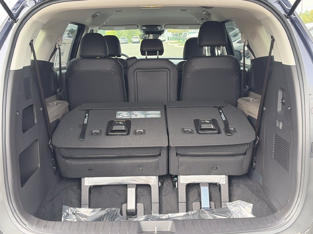 New 2027 Kia Carnival FWD image 7