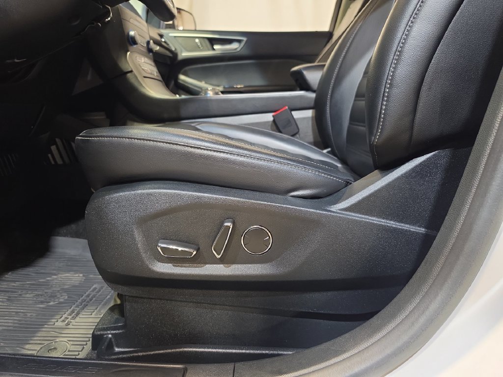 Used 2019 Ford Edge SEL w/ Equipment Group 201A AWD/4WD image 14