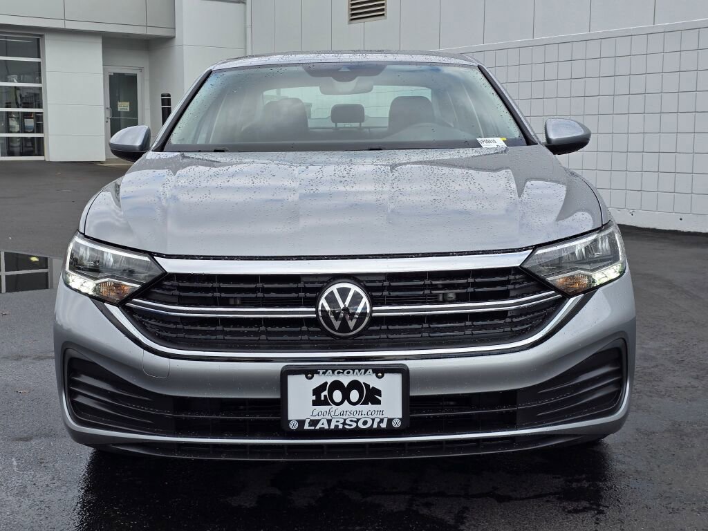 Used 2024 Volkswagen Jetta SE image 9