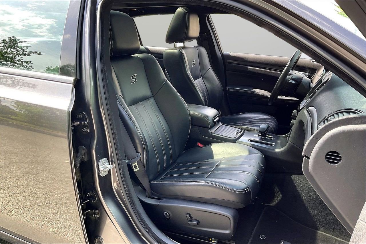 Used 2014 Chrysler 300 S RWD image 24