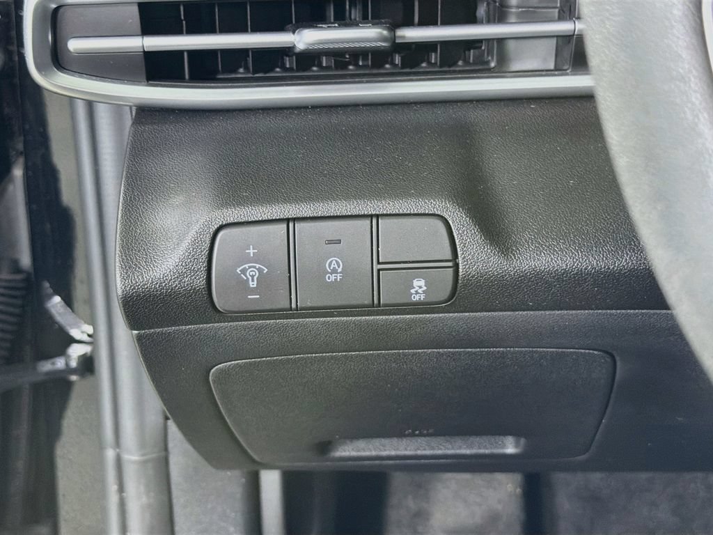 Used 2026 Hyundai Elantra SE FWD image 13