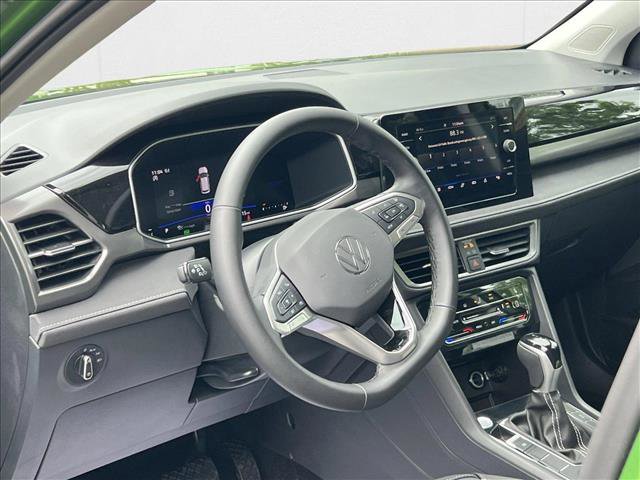 New 2025 Volkswagen Taos SE image 10
