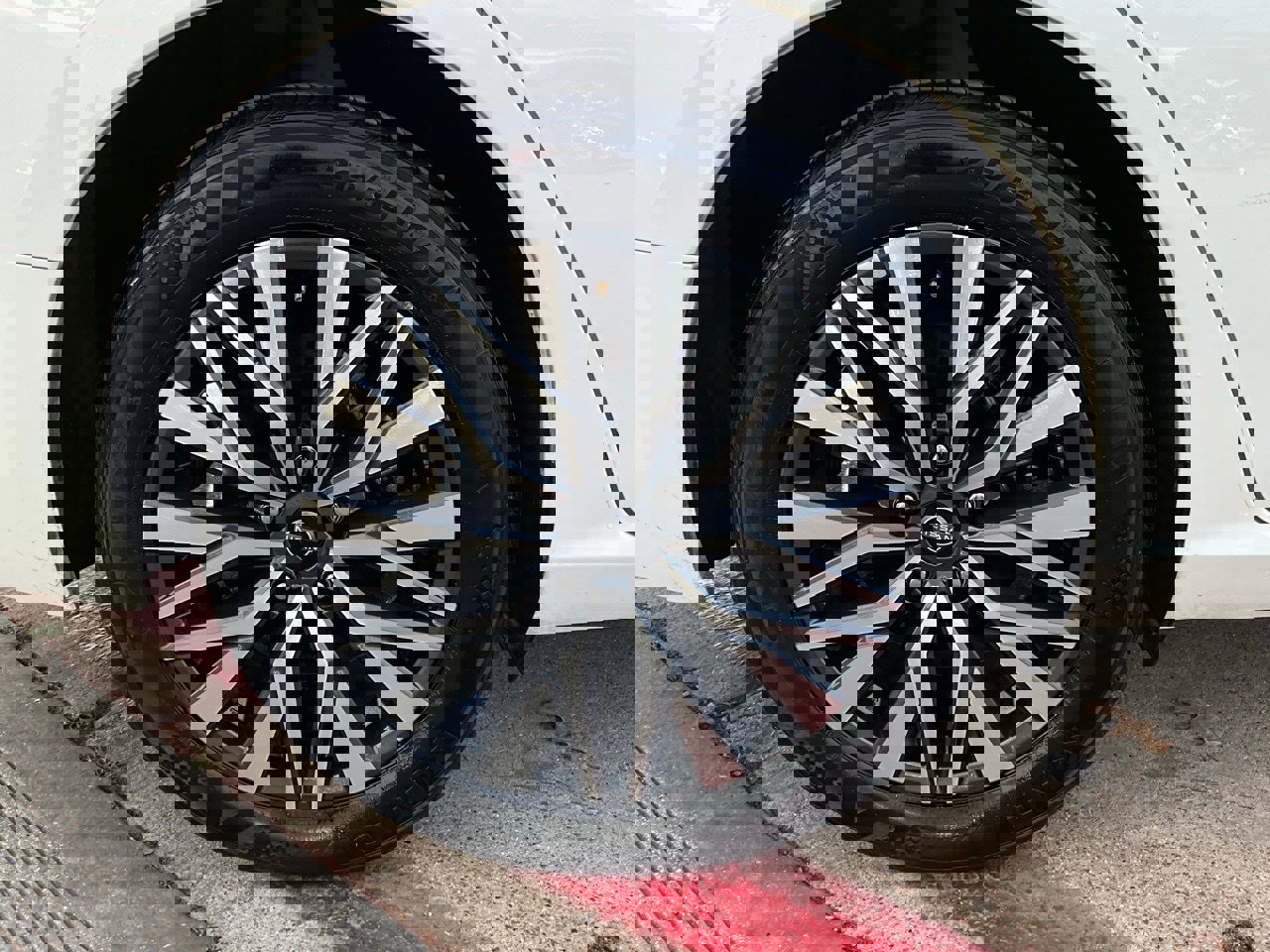 Used 2025 Nissan Altima 2.5 SV image 9