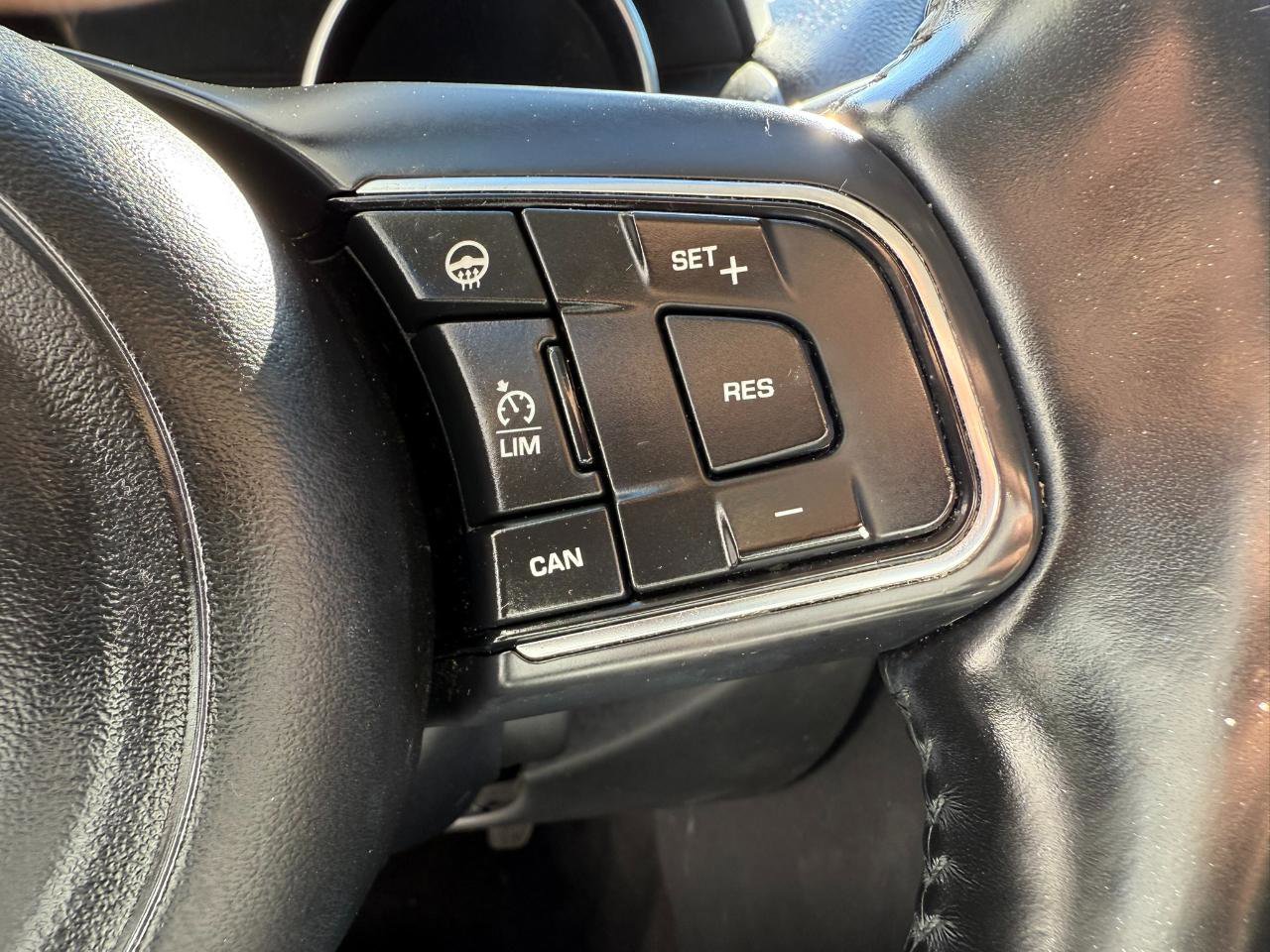 Used 2017 Jaguar XE Premium image 33