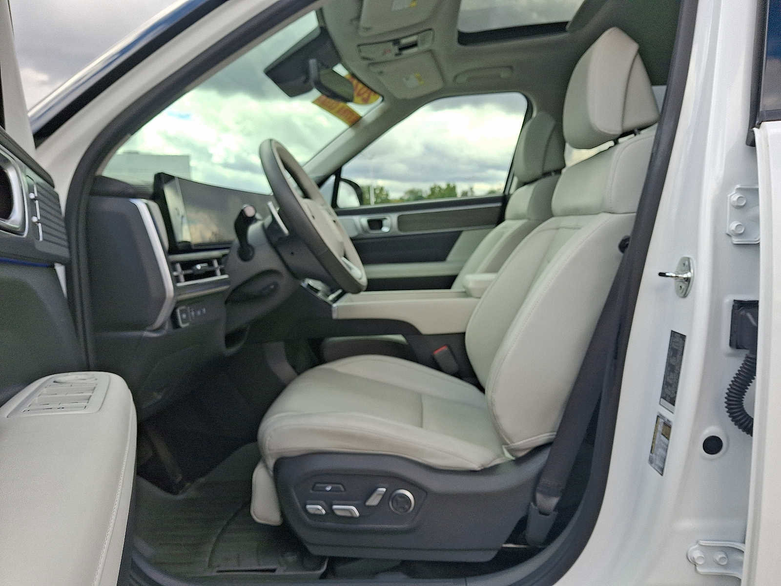 Used 2024 Hyundai Santa Fe Calligraphy image 14