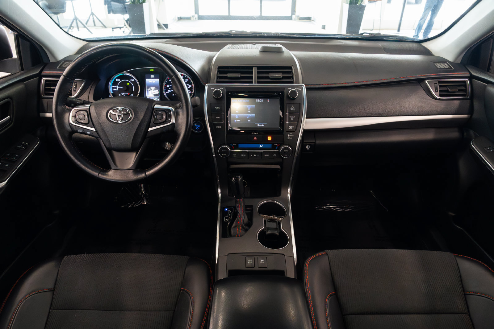 Used 2016 Toyota Camry SE w/ Moonroof Package FWD image 9