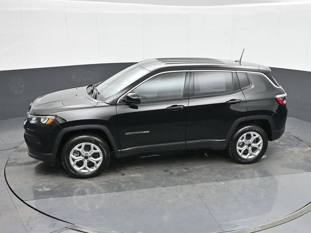 Used 2025 Jeep Compass Sport w/ Mopar Graphics Package AWD/4WD image 35