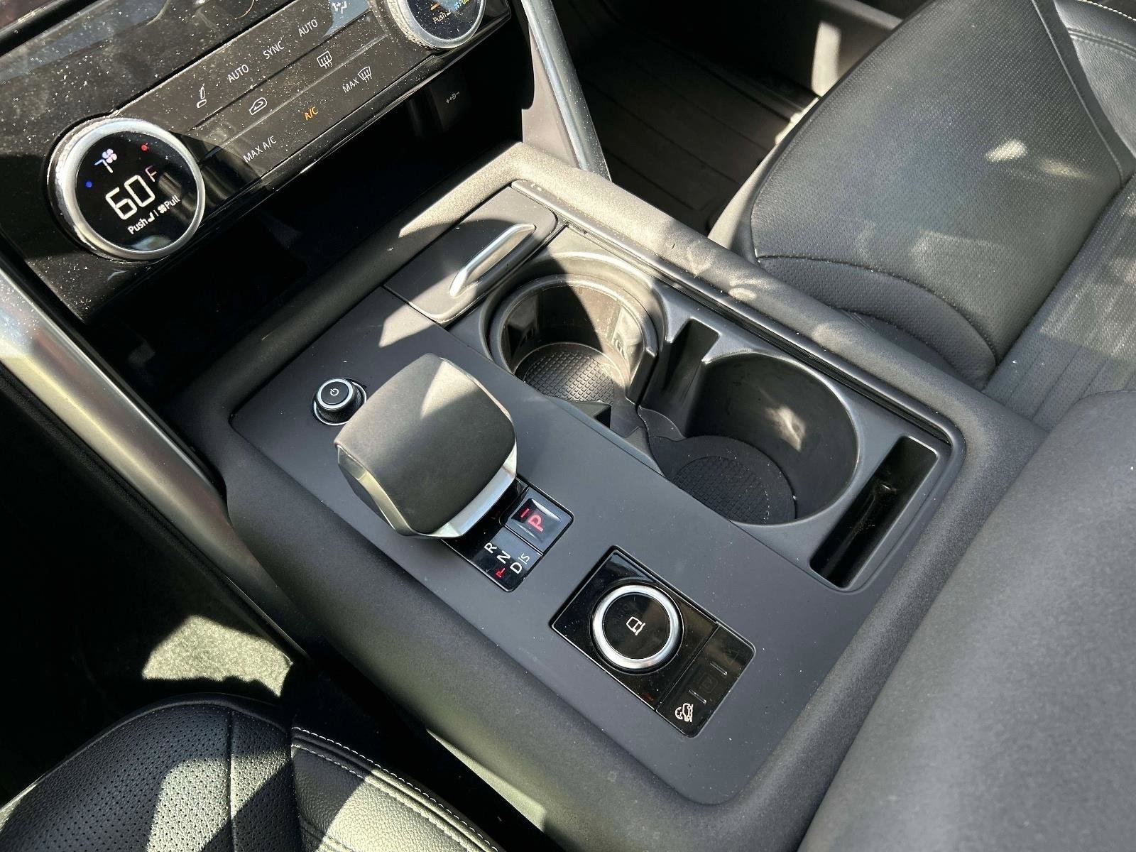 Used 2023 Land Rover Discovery S image 16