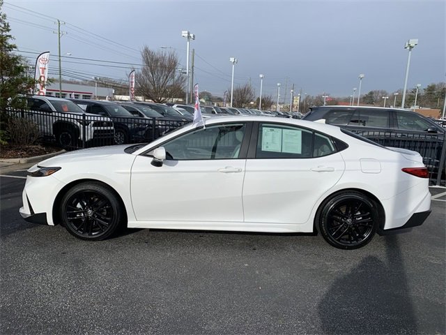 Used 2025 Toyota Camry SE image 5