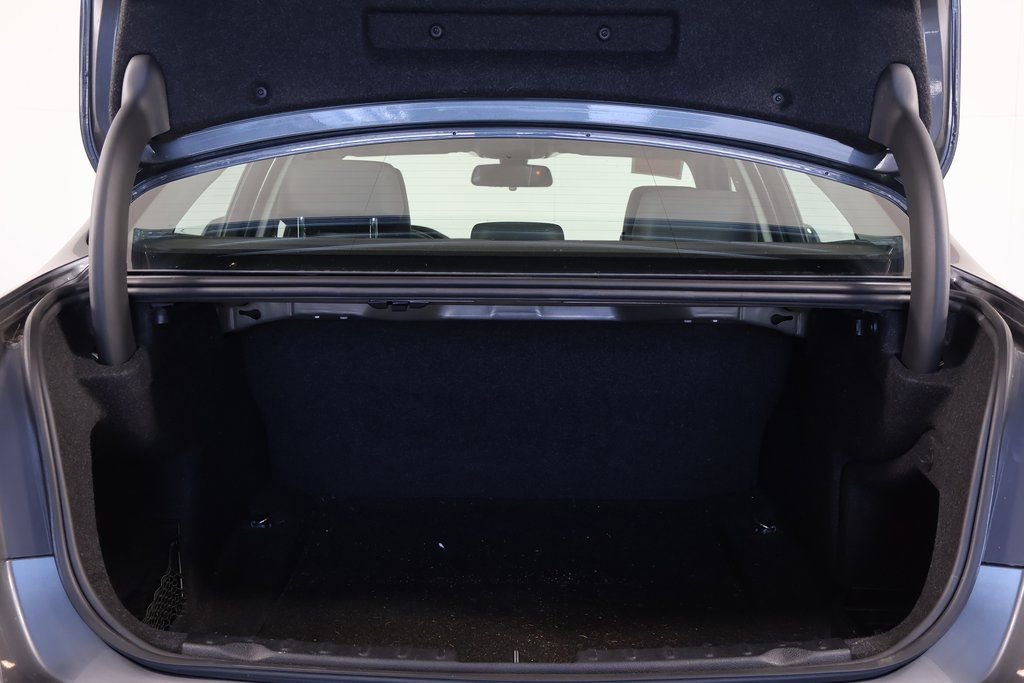 Used 2018 BMW 320i Sedan RWD image 12