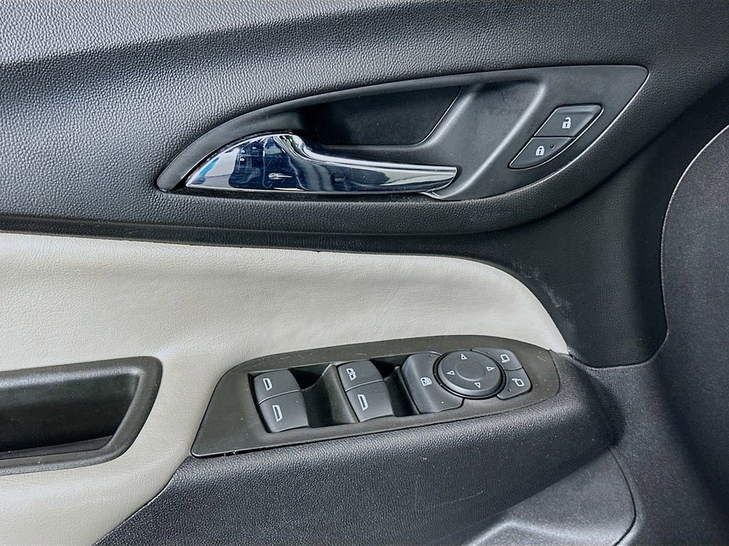 Used 2021 Chevrolet Equinox LT w/ Driver Convenience Package image 17