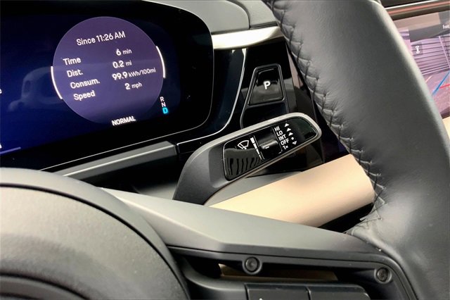 Used 2025 Porsche Macan Electric image 37