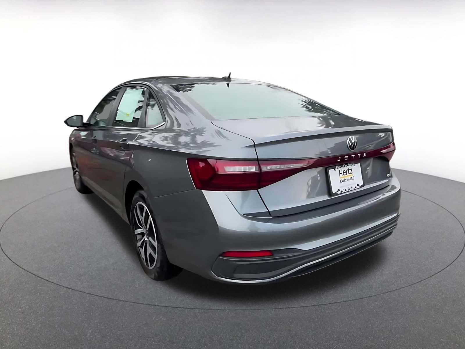 Used 2025 Volkswagen Jetta SE image 11