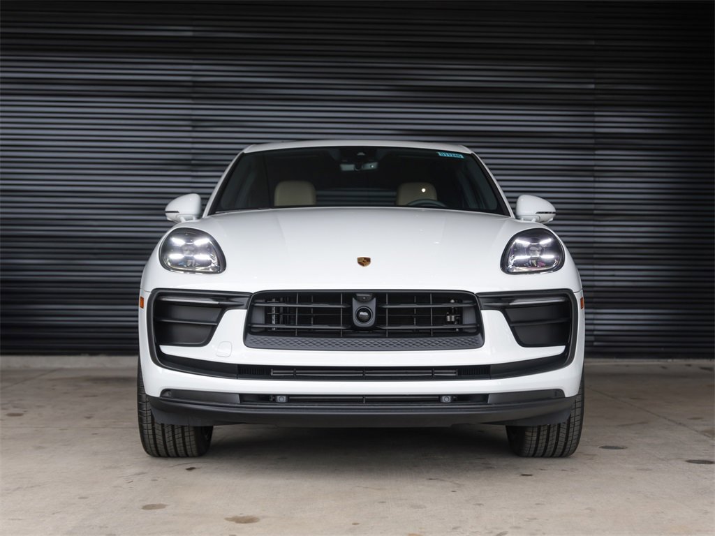 Used 2025 Porsche Macan image 4