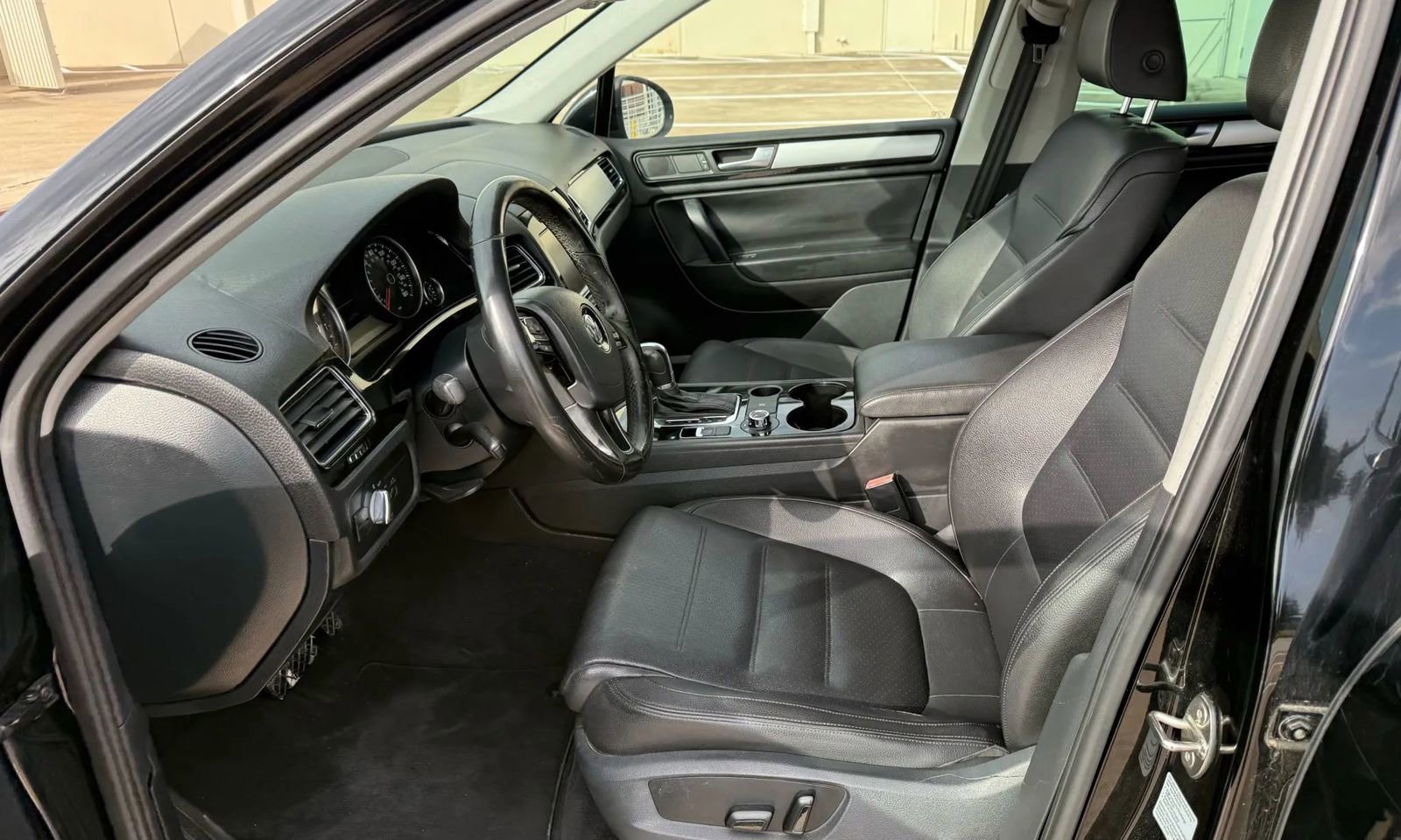 Used 2012 Volkswagen Touareg VR6 image 13