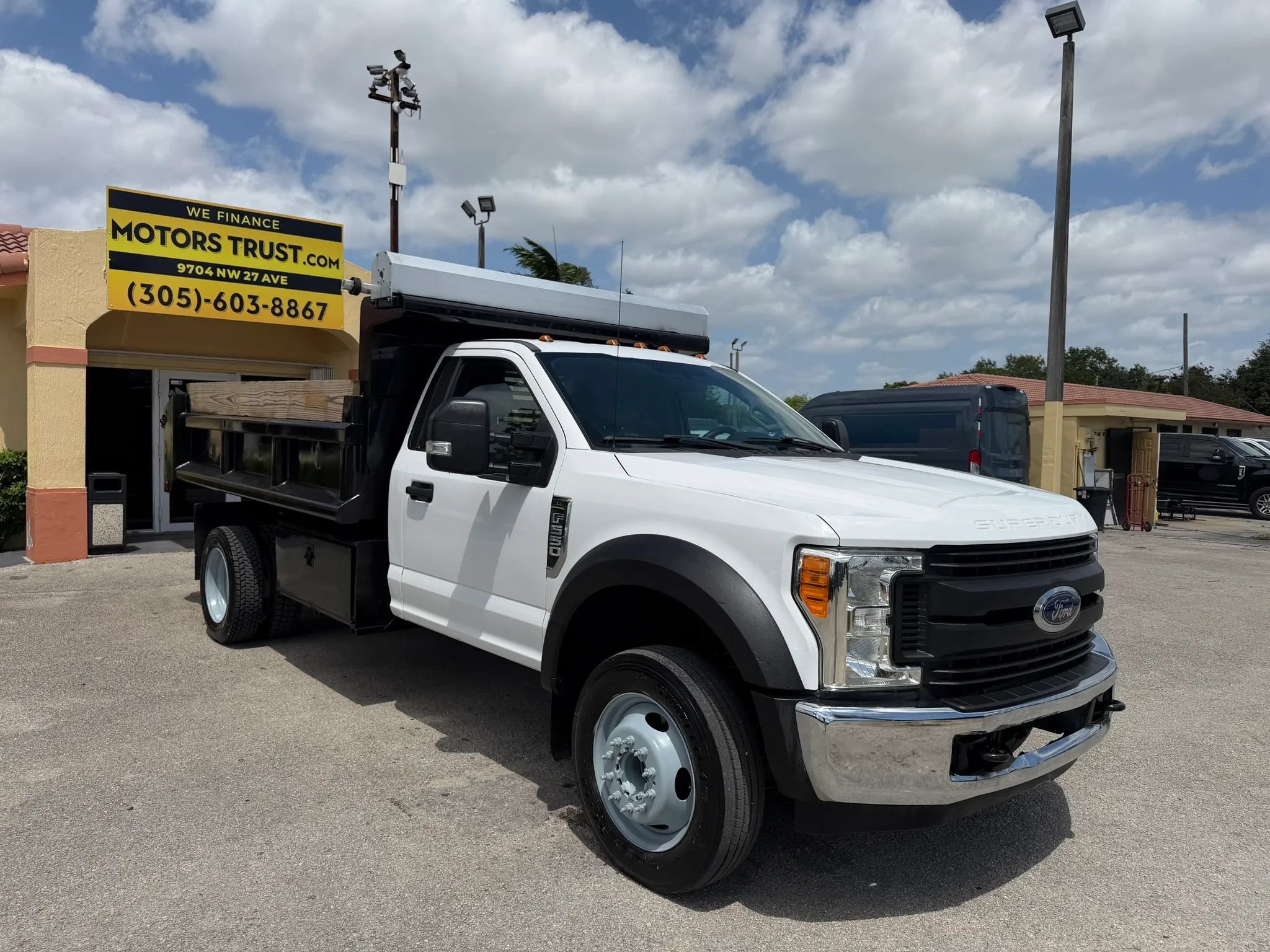 Used 2017 Ford F550 2WD Regular Cab Super Duty image 15