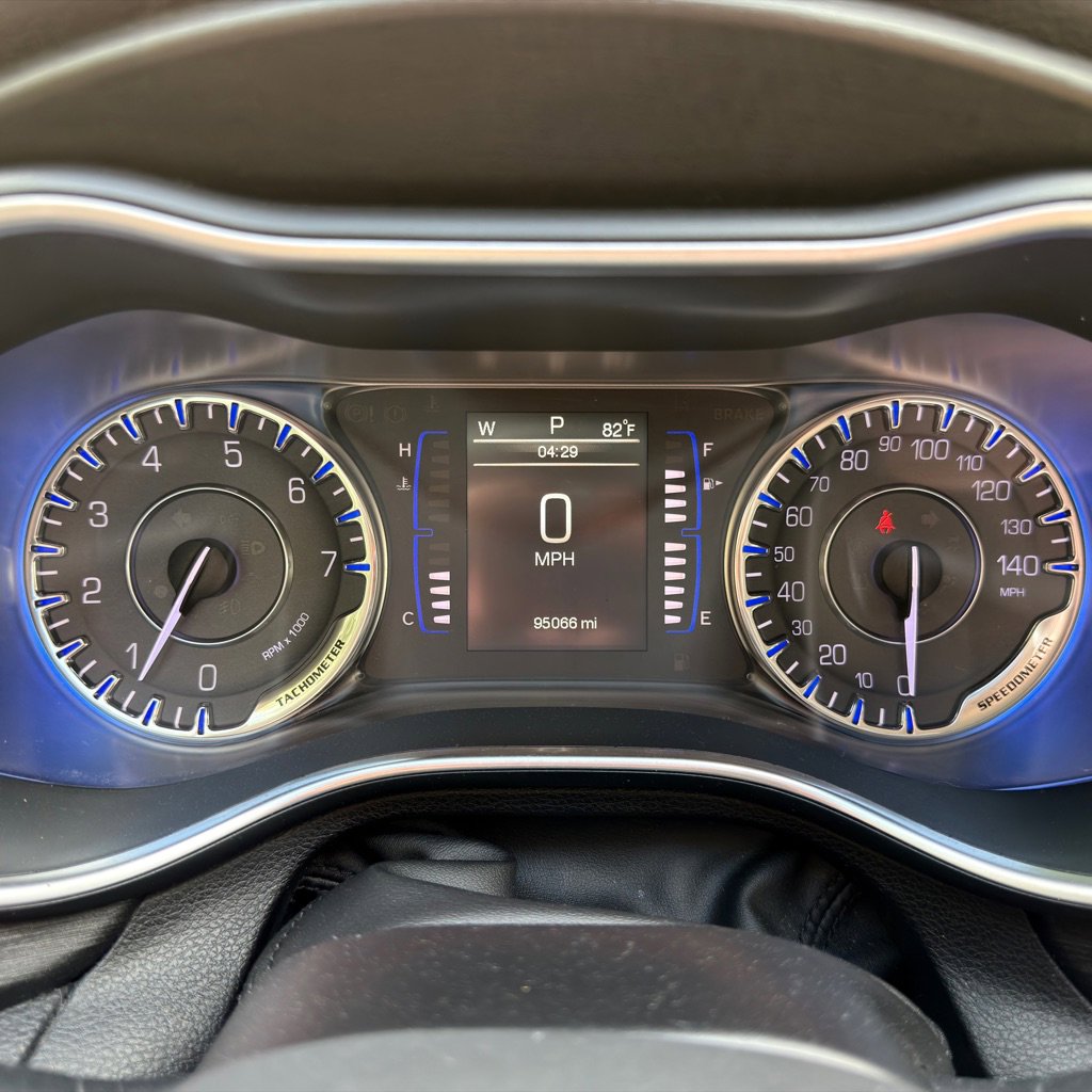 Used 2015 Chrysler 200 Limited image 39