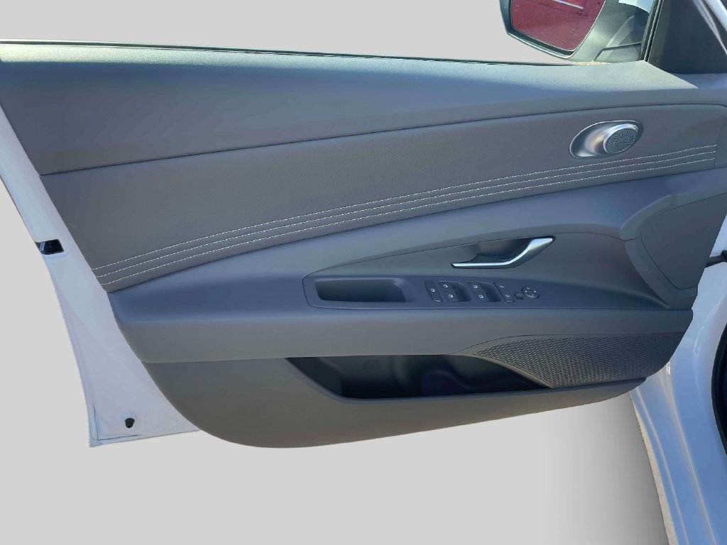 Used 2024 Hyundai Elantra SEL w/ Convenience Package FWD image 16
