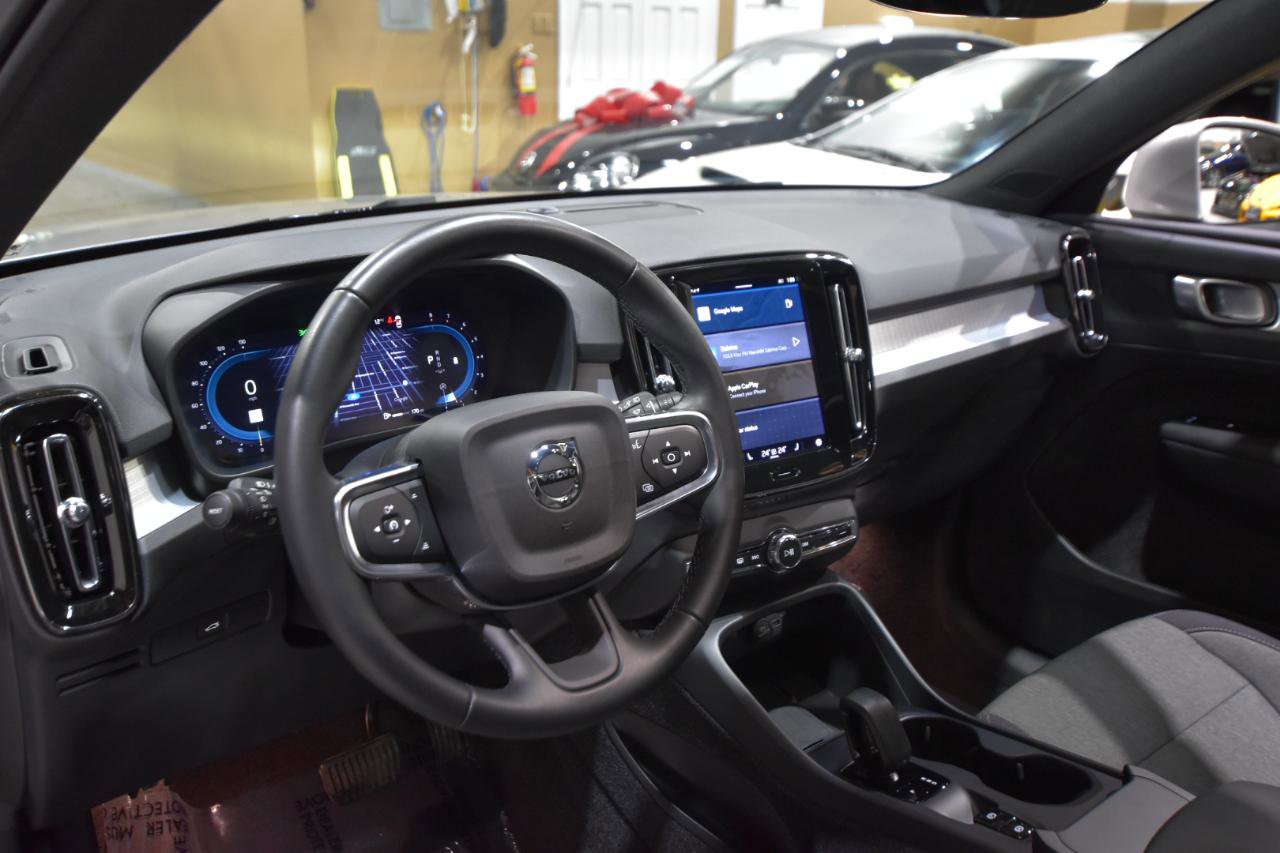 Used 2025 Volvo XC40 B5 Core image 16