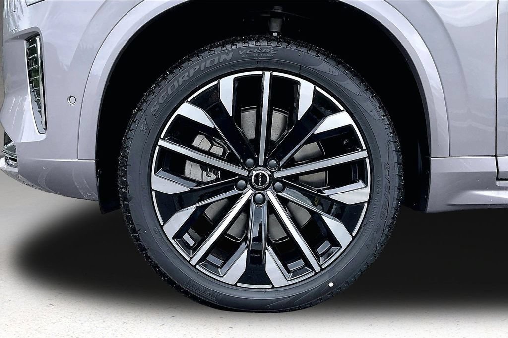 New 2026 Volvo XC90 T8 Plus w/ Protection Package Premier AWD/4WD image 14
