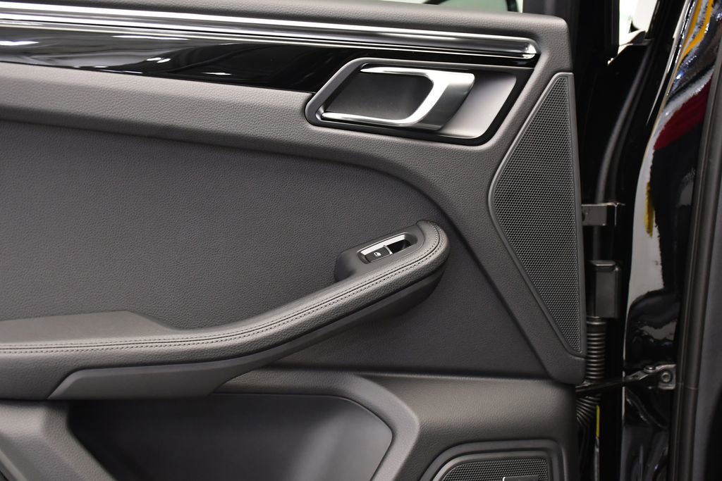 Used 2025 Porsche Macan Turbo image 41