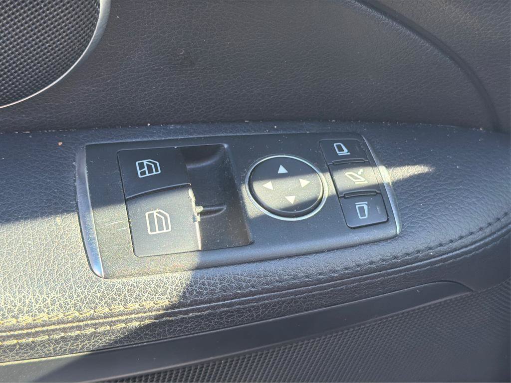 Used 2015 Mercedes-Benz SLK 250 w/ Premium Package image 29