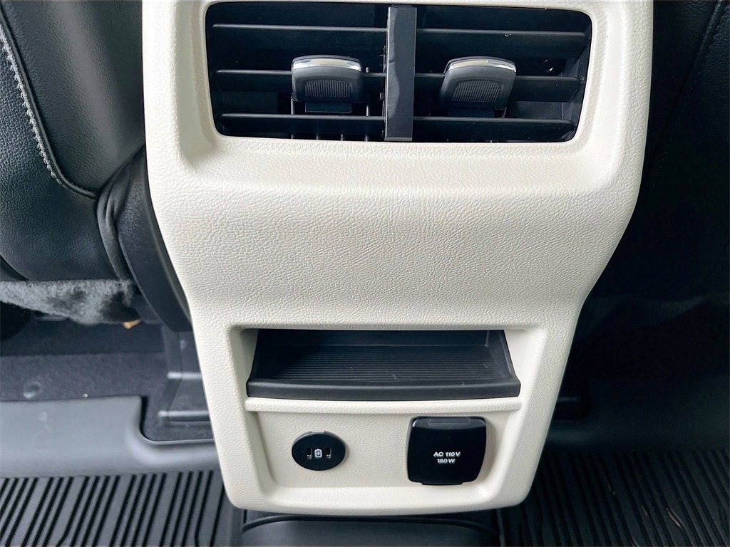 Used 2024 Ford Edge Titanium image 25