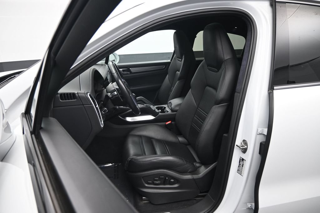 Used 2023 Porsche Cayenne Turbo AWD/4WD image 21