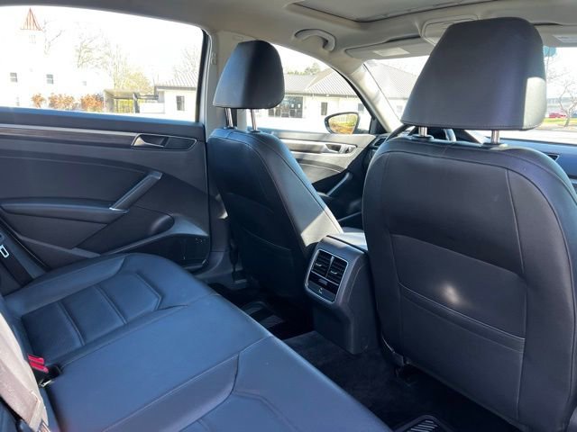 Used 2018 Volkswagen Passat 2.0T SE image 19