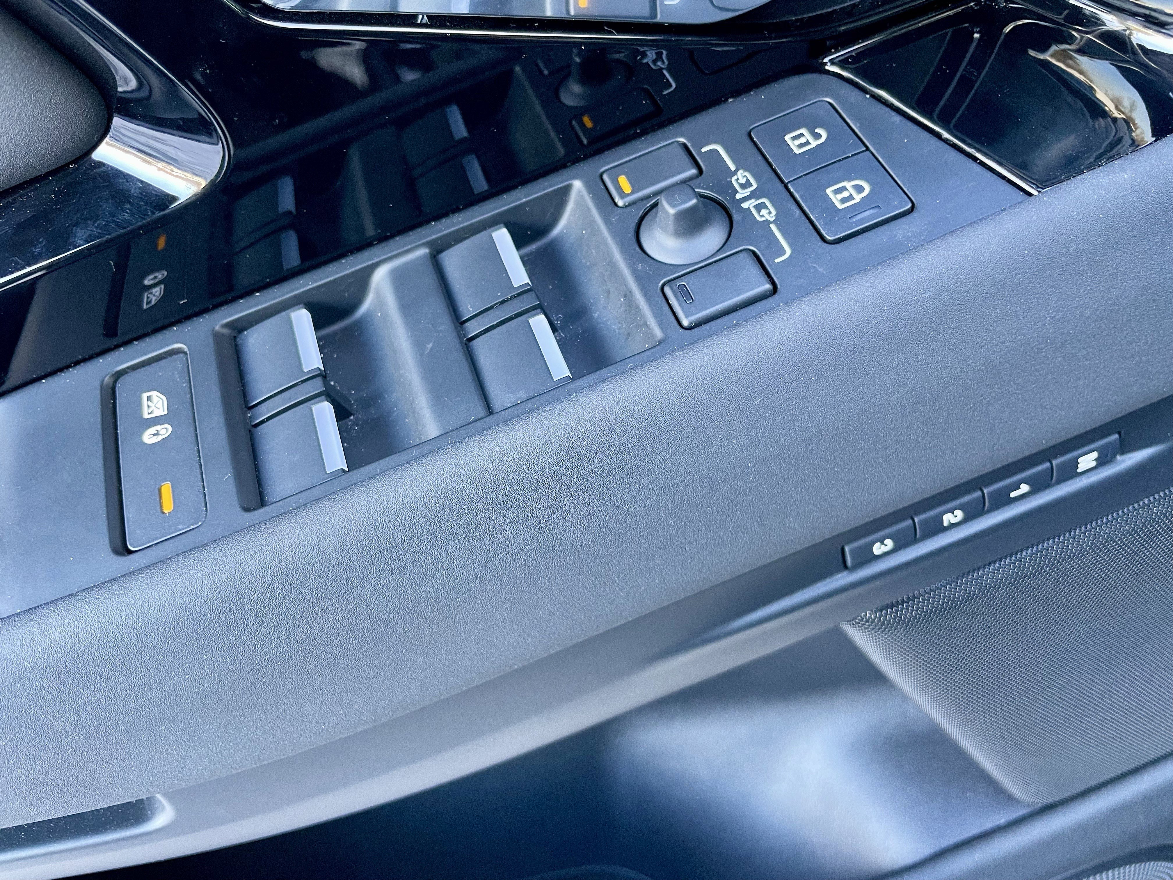 Certified 2025 Land Rover Range Rover Evoque S image 11